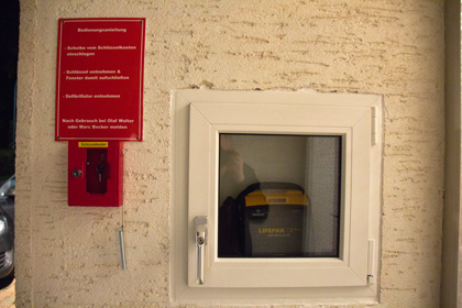 Defibrillator am Feuerwehrgerätehaus Rösebeck